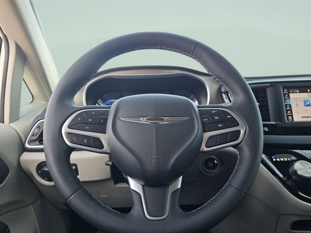 Used 2023 Chrysler Voyager LX image 29