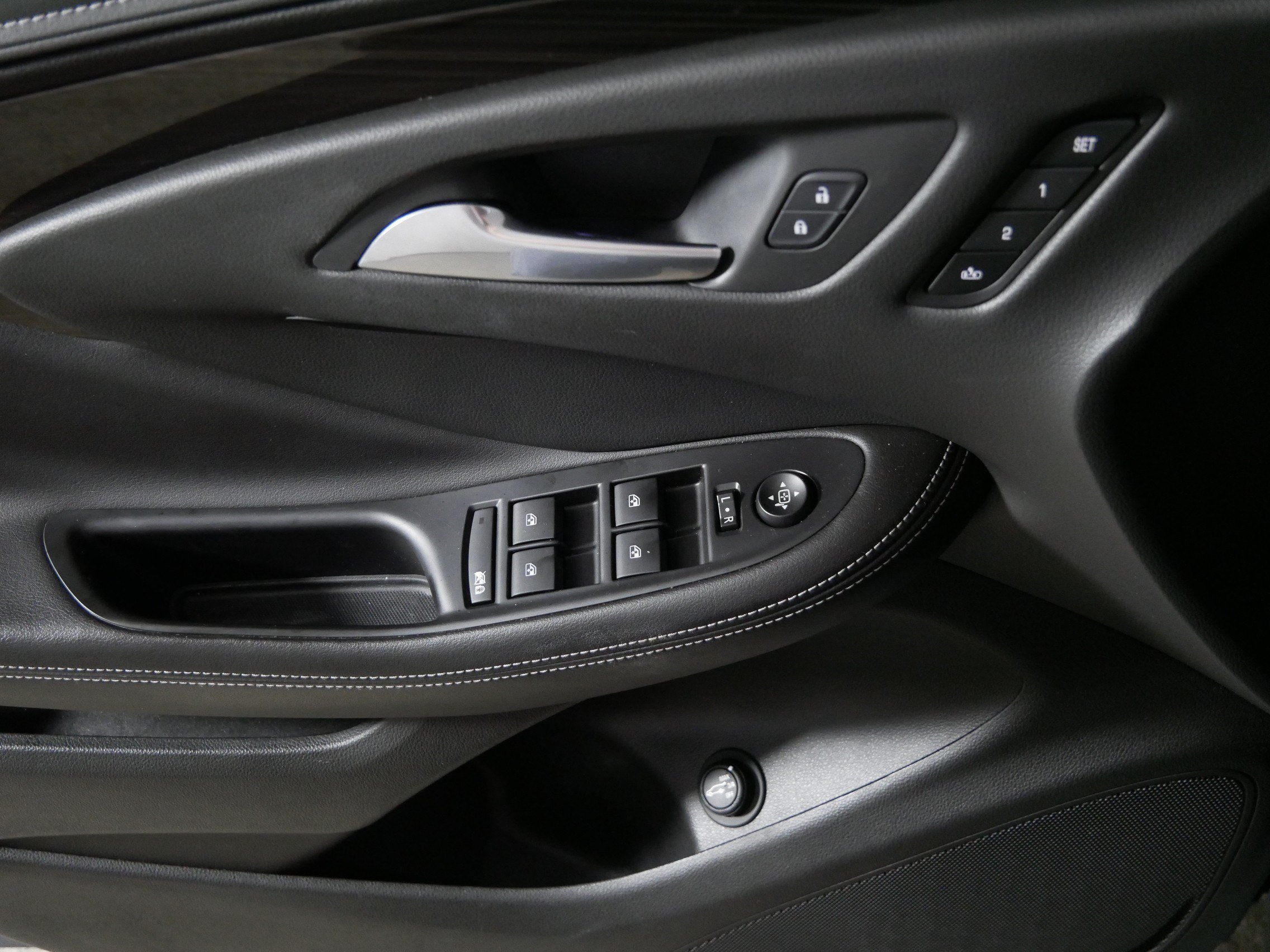 Used 2020 Buick Envision Essence FWD image 19