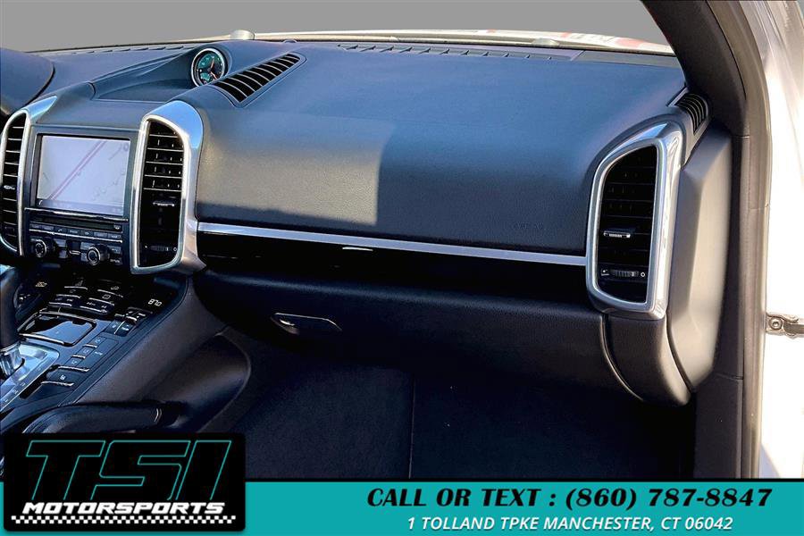 Used 2014 Porsche Cayenne Platinum Edition image 17