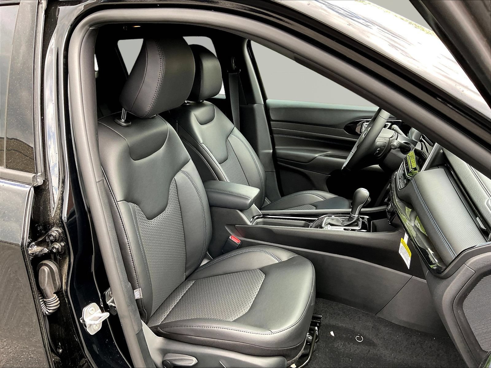 New 2026 Jeep Compass Latitude AWD/4WD image 18
