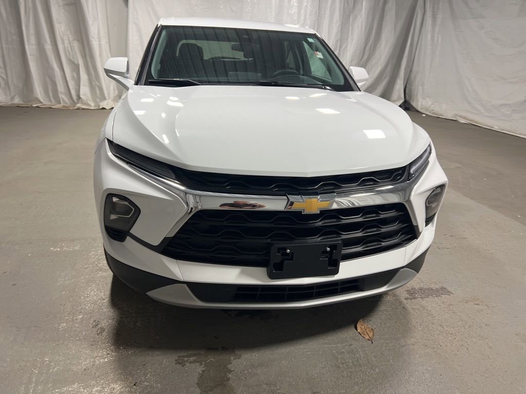 Used 2025 Chevrolet Blazer LT image 2