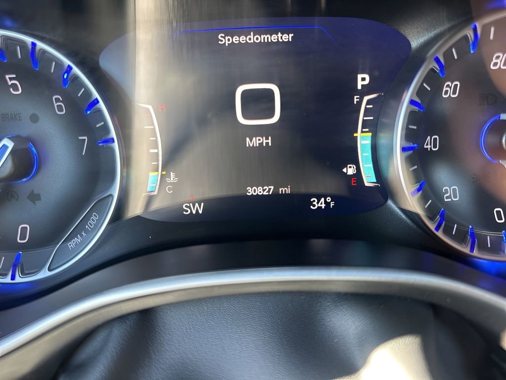 Used 2024 Chrysler Pacifica Touring-L image 25