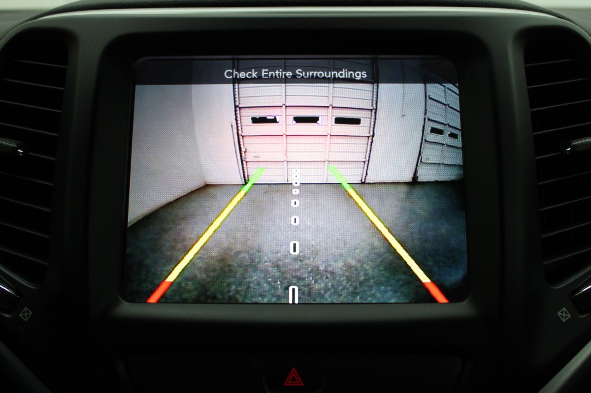 Used 2018 Jeep Cherokee Latitude Plus FWD image 13