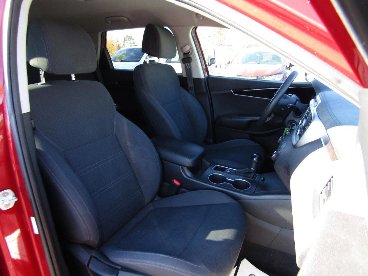 Used 2017 Kia Sorento AWD image 29