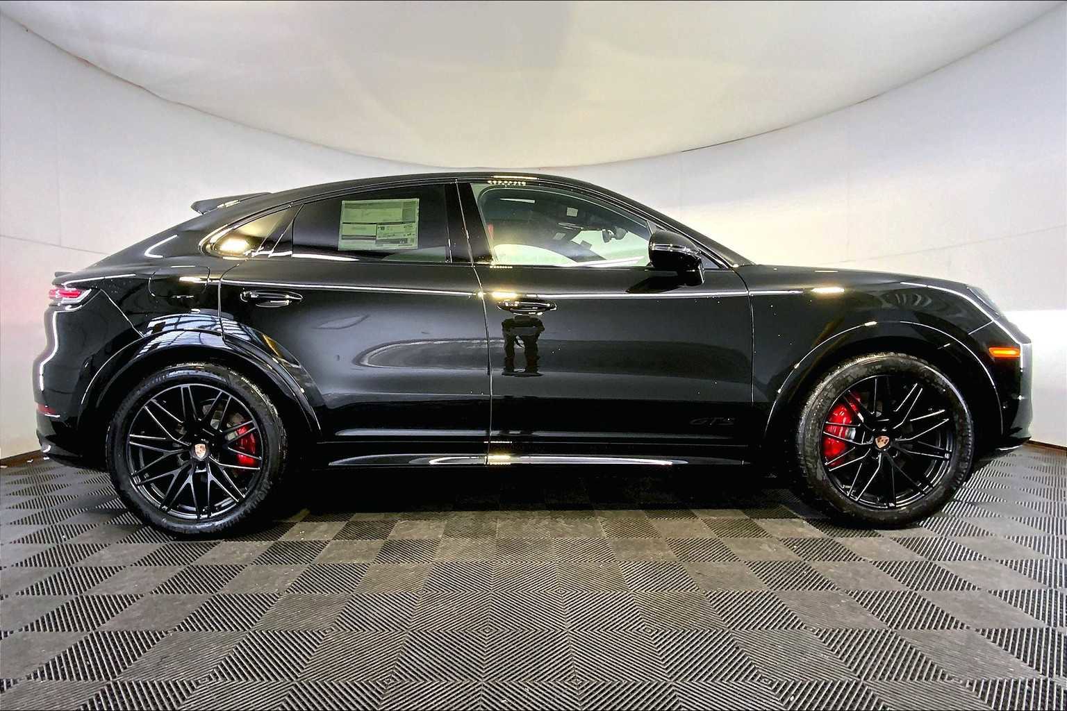 New 2026 Porsche Cayenne GTS image 8