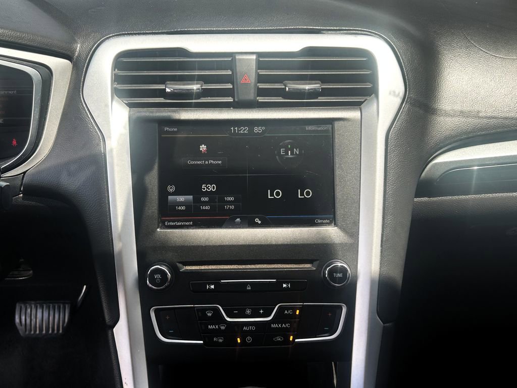 Used 2016 Ford Fusion SE FWD image 14
