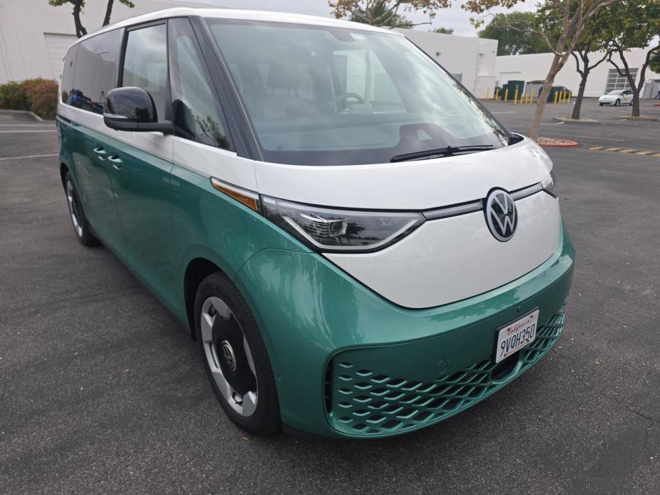 Used 2025 Volkswagen ID. Buzz Pro S Plus RWD image 2