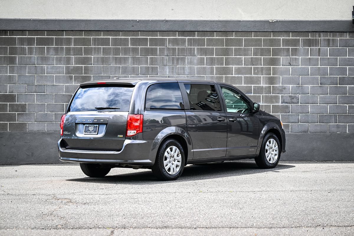 Used 2018 Dodge Grand Caravan SE w/ UConnect Hands-Free Group FWD image 3