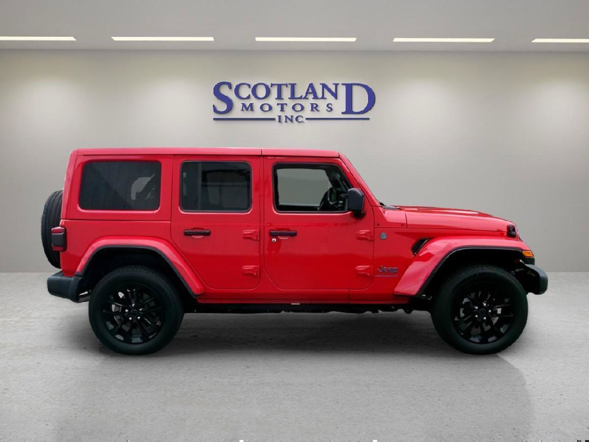 Used 2025 Jeep Wrangler Unlimited Sahara w/ Safety Group AWD/4WD image 5