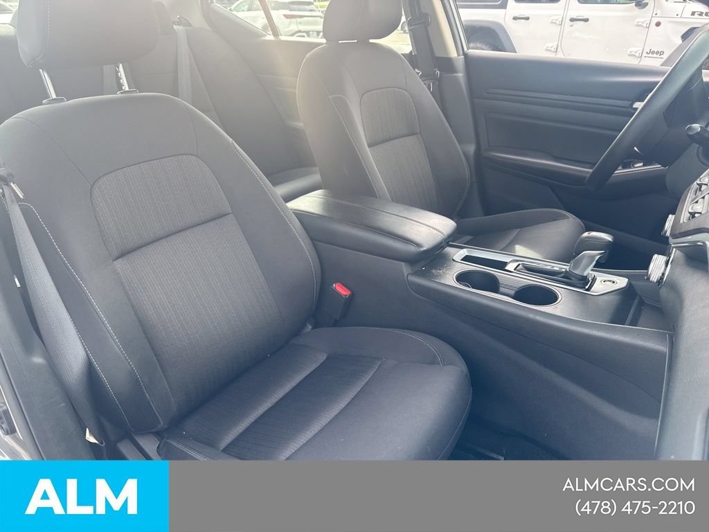 Used 2025 Nissan Altima 2.5 SV FWD image 9