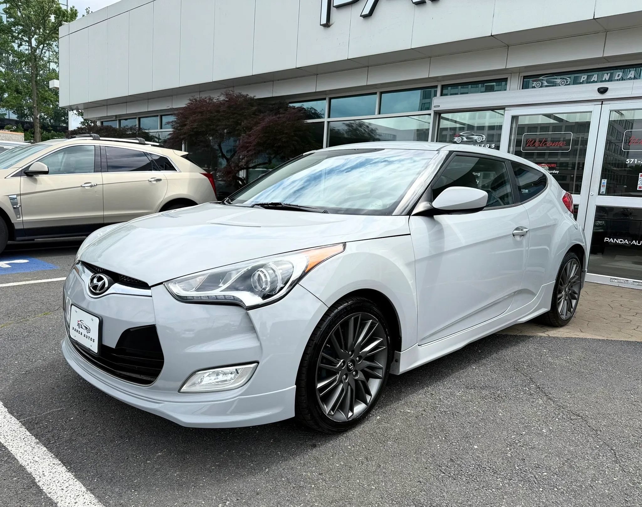Used 2013 Hyundai Veloster RE:MIX Edition FWD image 3