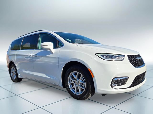 Used 2022 Chrysler Pacifica Touring-L FWD image 2