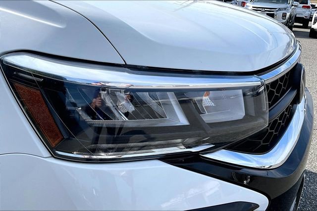 Used 2024 Volkswagen Taos SE image 28
