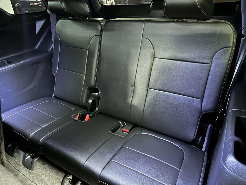 Used 2023 Chevrolet Traverse LT image 17