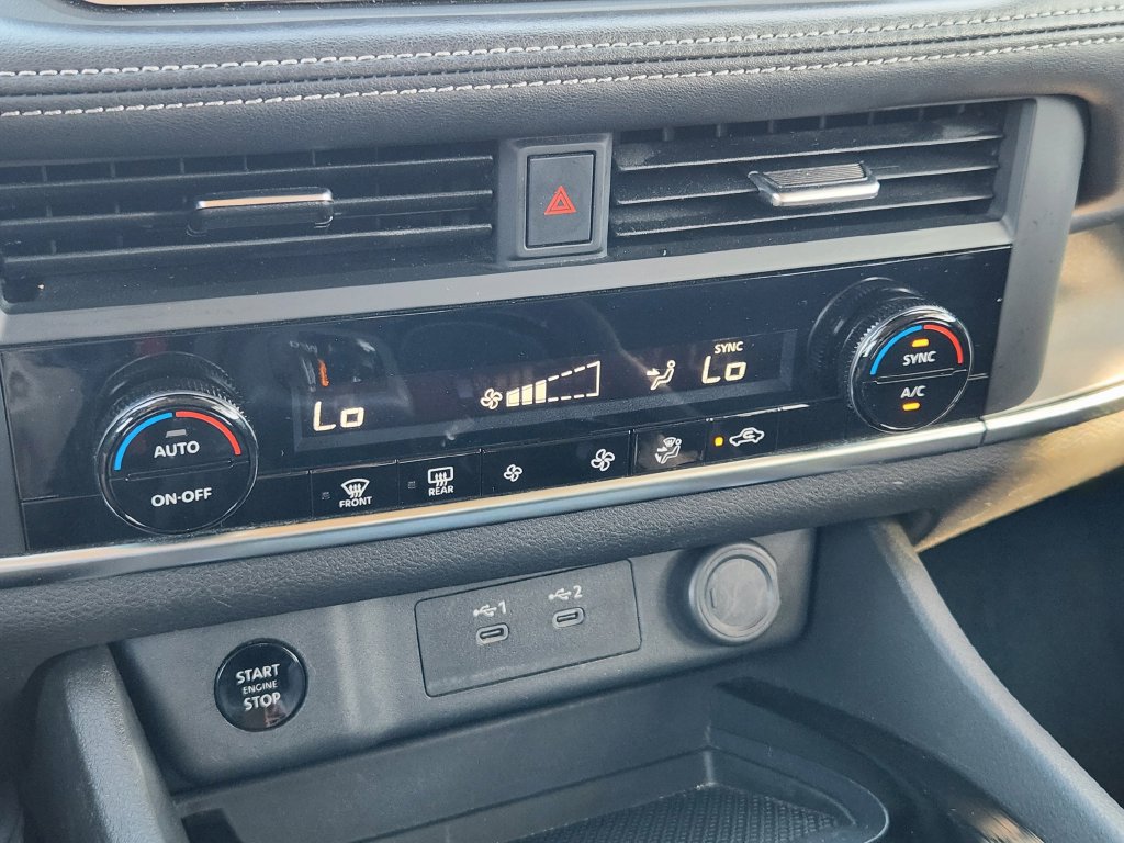 Used 2024 Nissan Rogue SV FWD image 16
