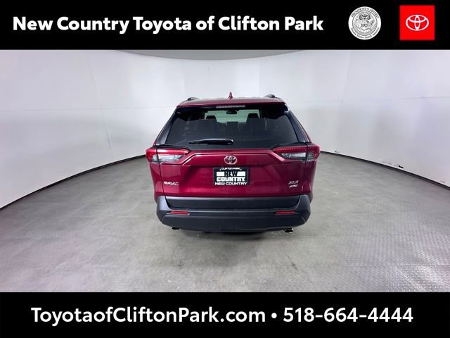 Used 2021 Toyota RAV4 XLE Premium image 4