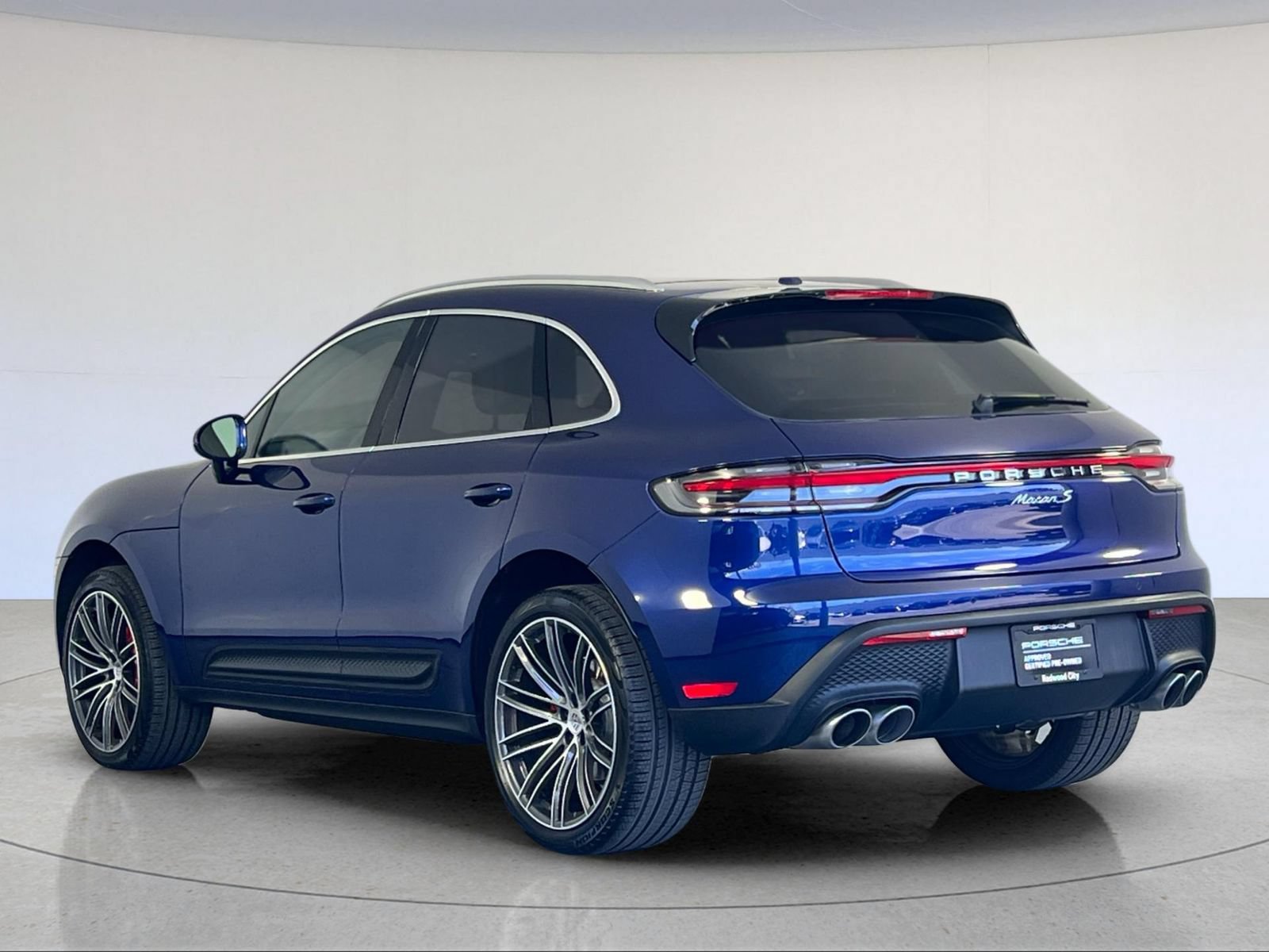 Certified 2025 Porsche Macan S AWD/4WD image 3