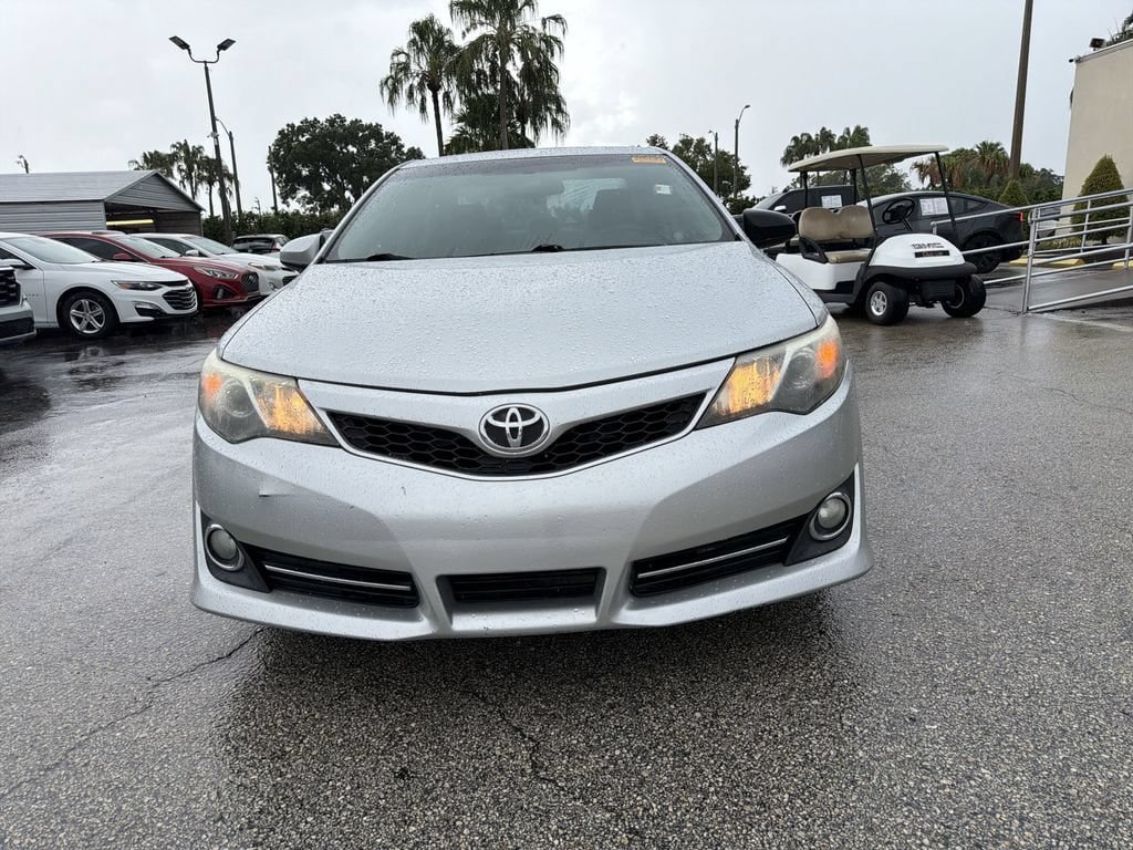 Used 2014 Toyota Camry SE FWD image 9