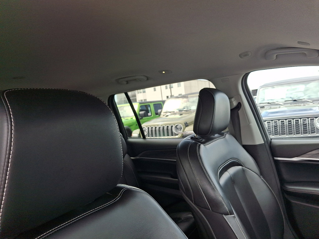 Used 2024 Jeep Grand Cherokee L Limited image 13