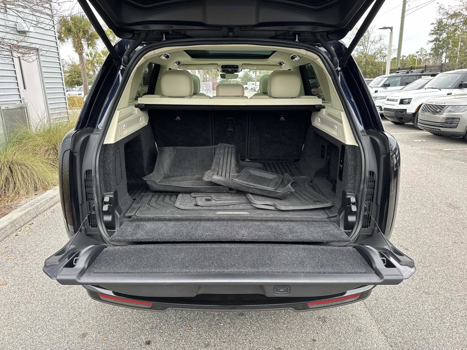 Certified 2023 Land Rover Range Rover SE image 11