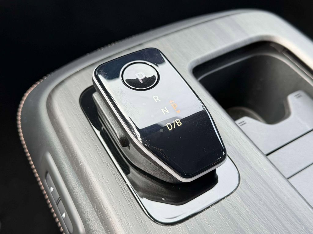 Used 2024 Nissan Ariya AWD image 31