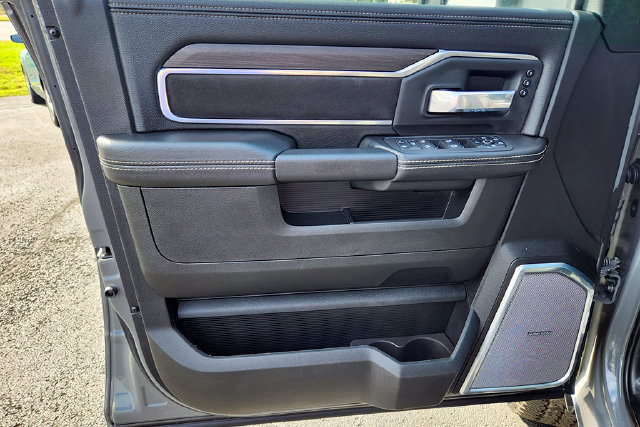 Used 2025 RAM 2500 Laramie AWD/4WD image 23