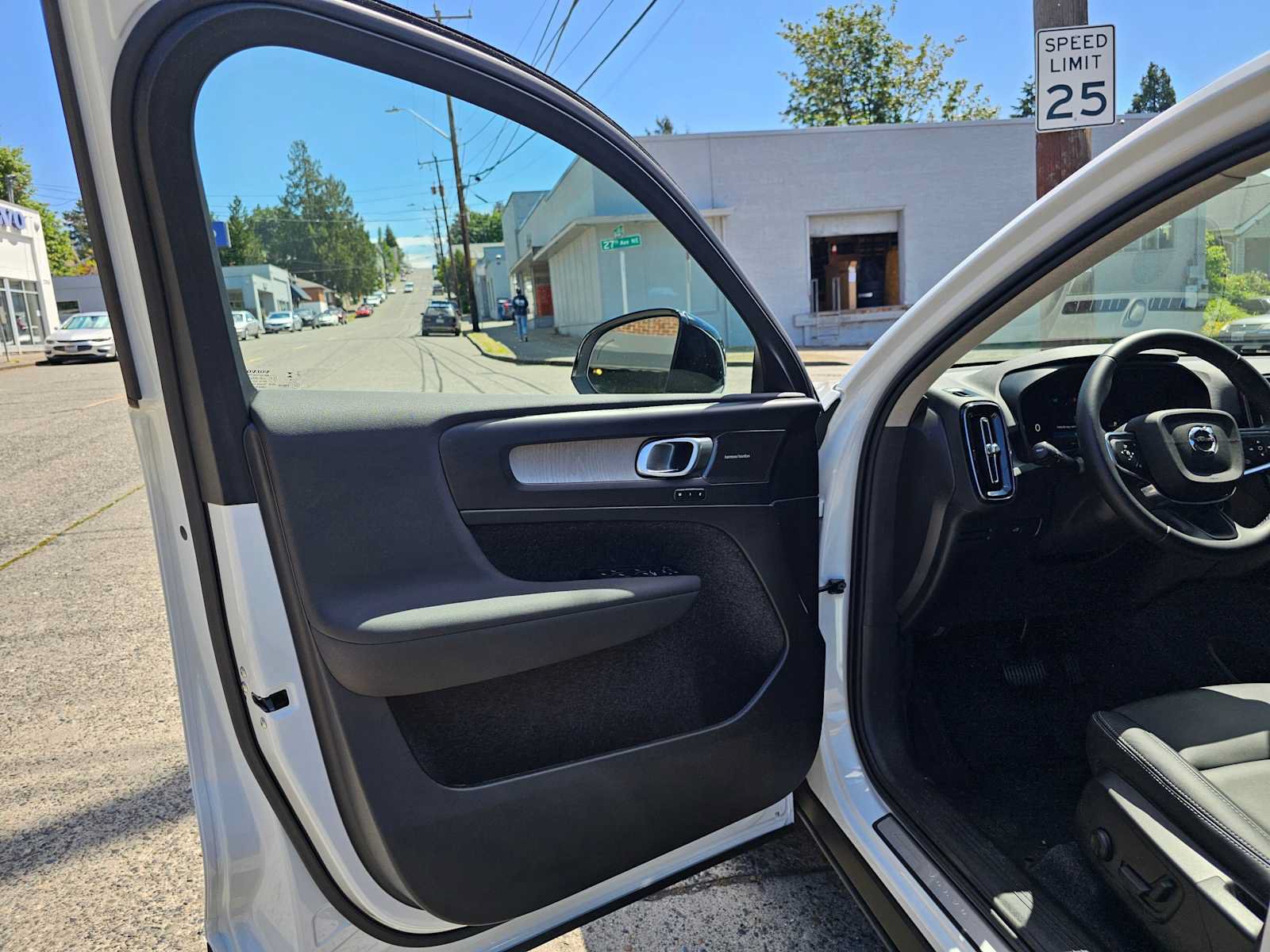 New 2026 Volvo XC40 B5 Plus w/ Climate Package AWD/4WD image 20