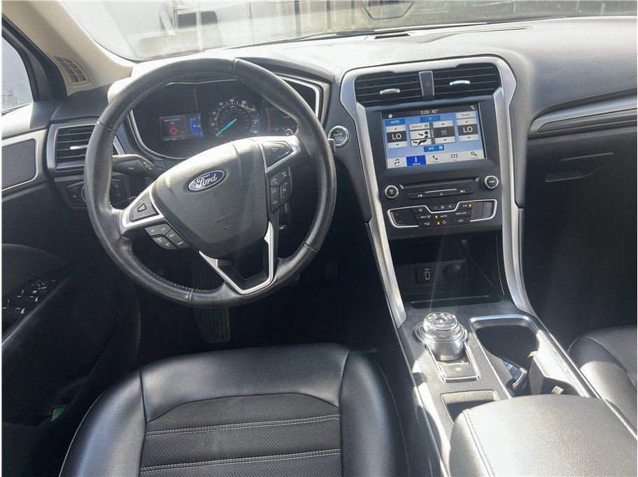 Used 2017 Ford Fusion SE w/ Equipment Group 201A image 12