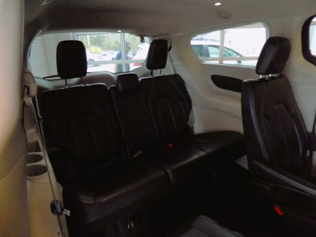 Used 2024 Chrysler Pacifica Touring-L image 28