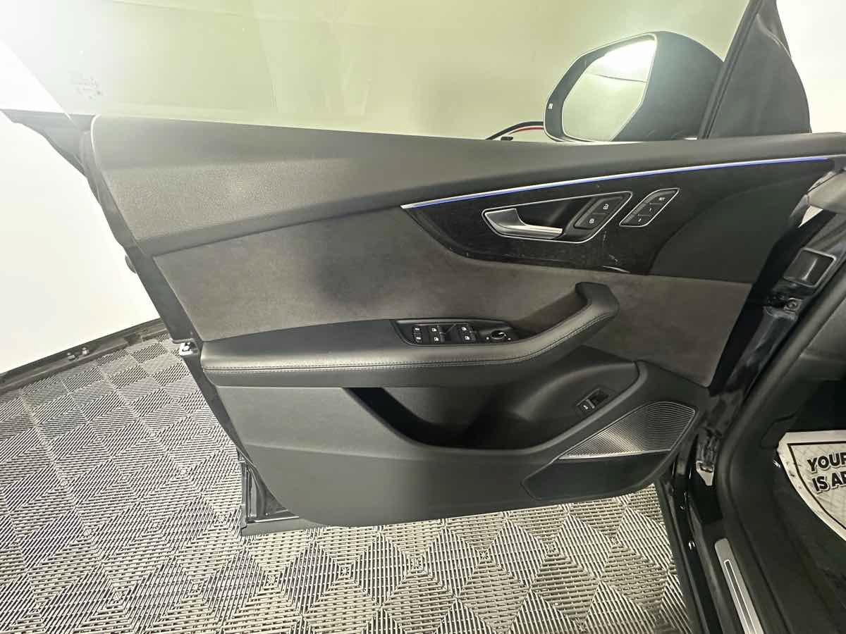 Used 2019 Audi Q8 Prestige AWD/4WD image 16