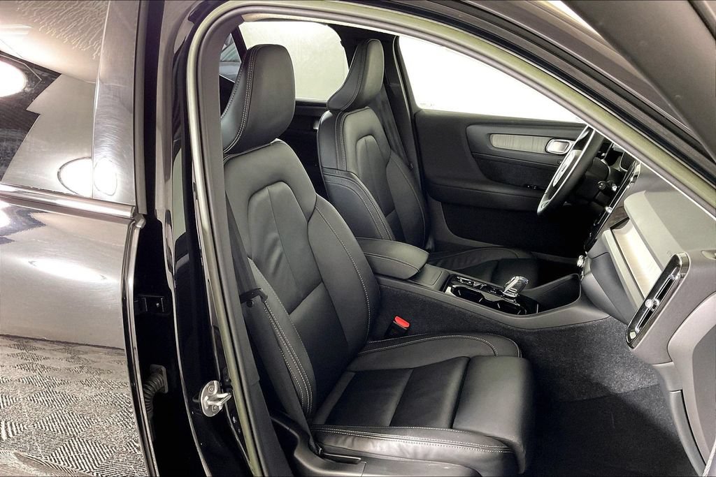 Used 2023 Volvo XC40 B5 Ultimate w/ Protection Package Premier AWD/4WD image 6