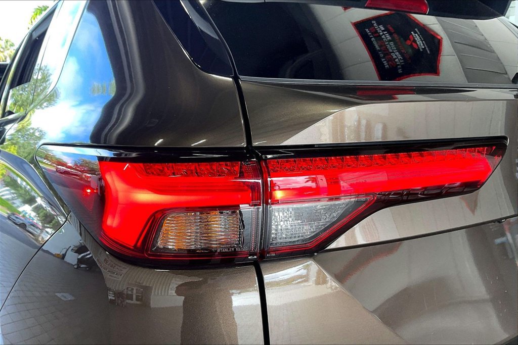Used 2024 Mitsubishi Outlander SEL FWD image 16