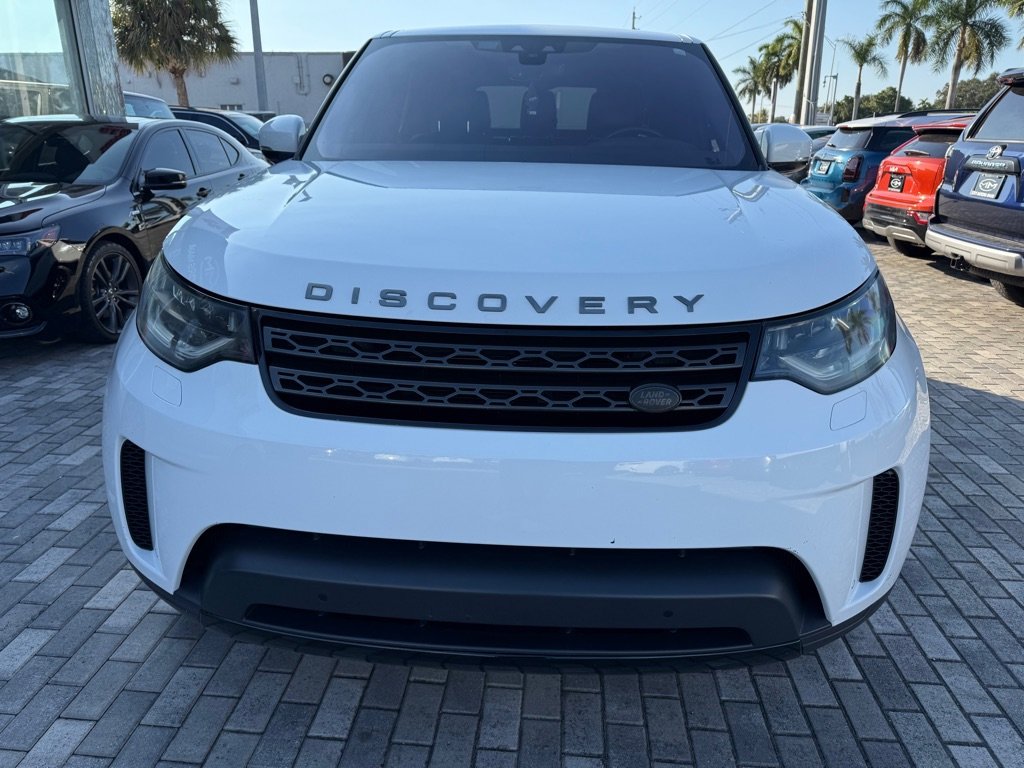 Used 2019 Land Rover Discovery SE image 2