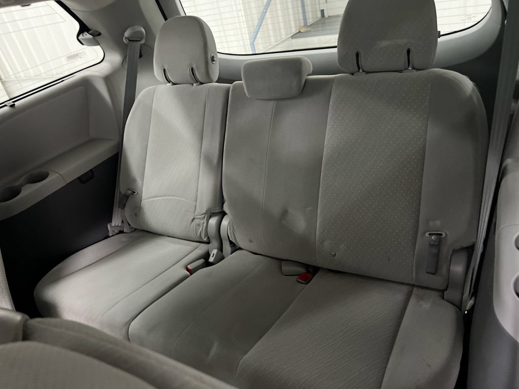 Used 2018 Toyota Sienna LE FWD image 22