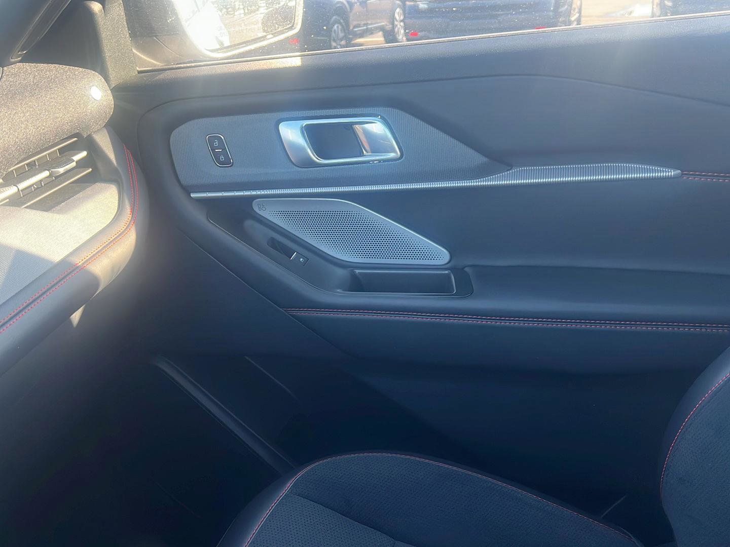 Used 2025 Ford Explorer ST image 24