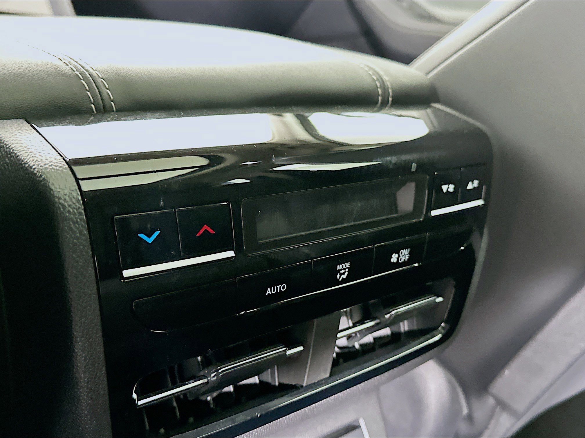 Used 2025 Acura MDX SH-AWD w/ Technology Package image 28