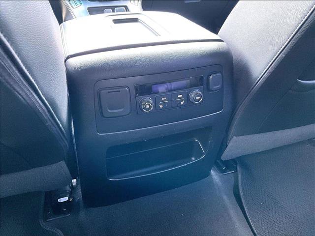 Used 2020 Chevrolet Suburban LT w/ RST Edition RWD image 25