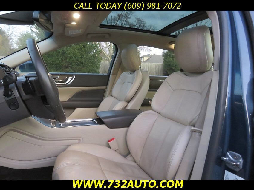 Used 2018 Lincoln Continental Select w/ Continental Climate Package image 24