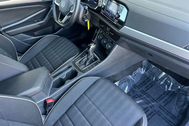Used 2024 Volkswagen Jetta Sport image 15