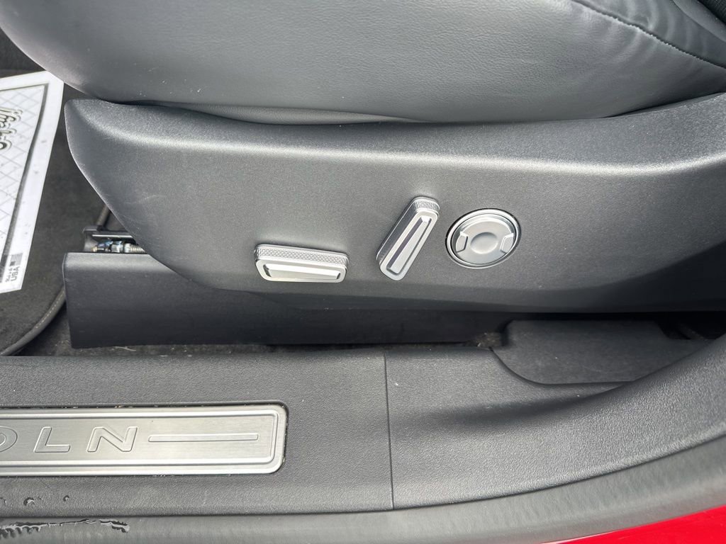 Used 2024 Lincoln Nautilus Premier w/ Jet Appearance Package image 18