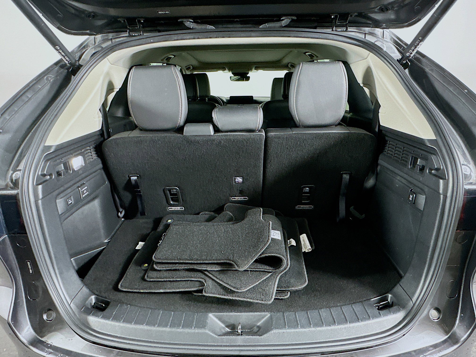 Used 2024 MAZDA CX-90 Plug-In Hybrid w/ Premium Pkg image 32