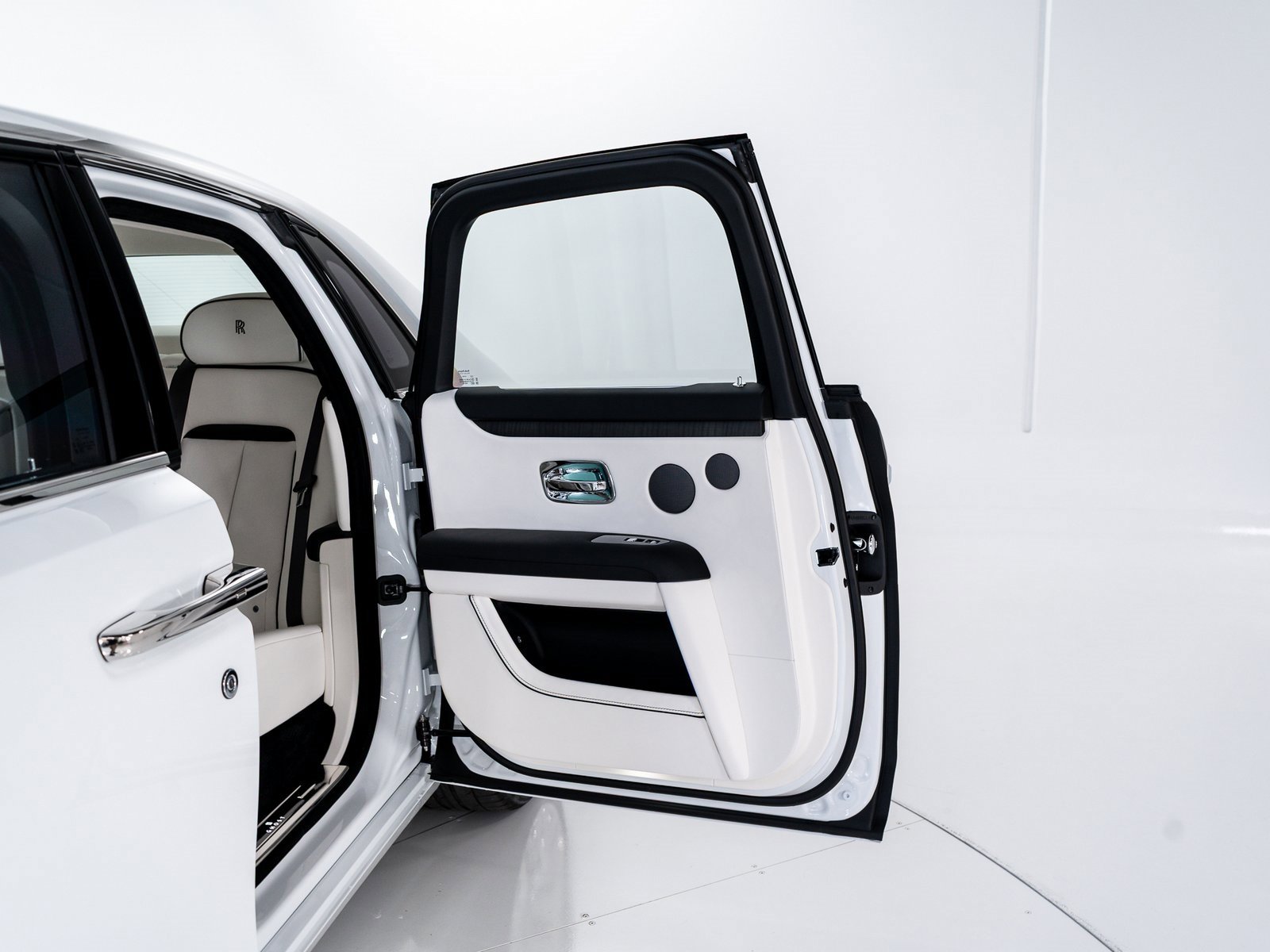 New 2025 Rolls-Royce Ghost image 22