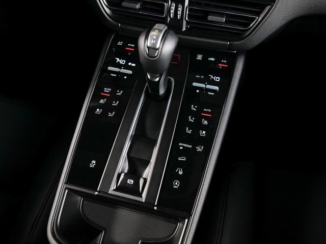 Certified 2026 Porsche Macan AWD/4WD image 16