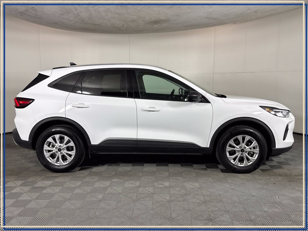 Used 2025 Ford Escape Active w/ Cold Weather Package AWD/4WD image 4