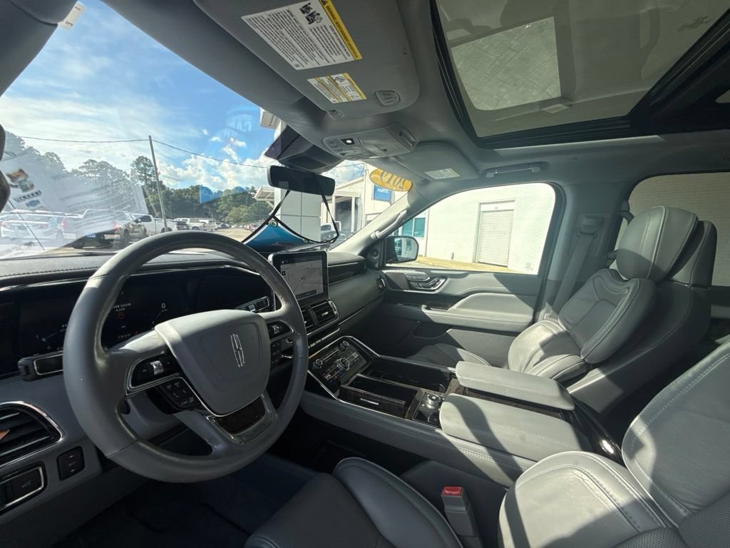 Used 2019 Lincoln Navigator Select w/ Technology Package AWD/4WD image 32
