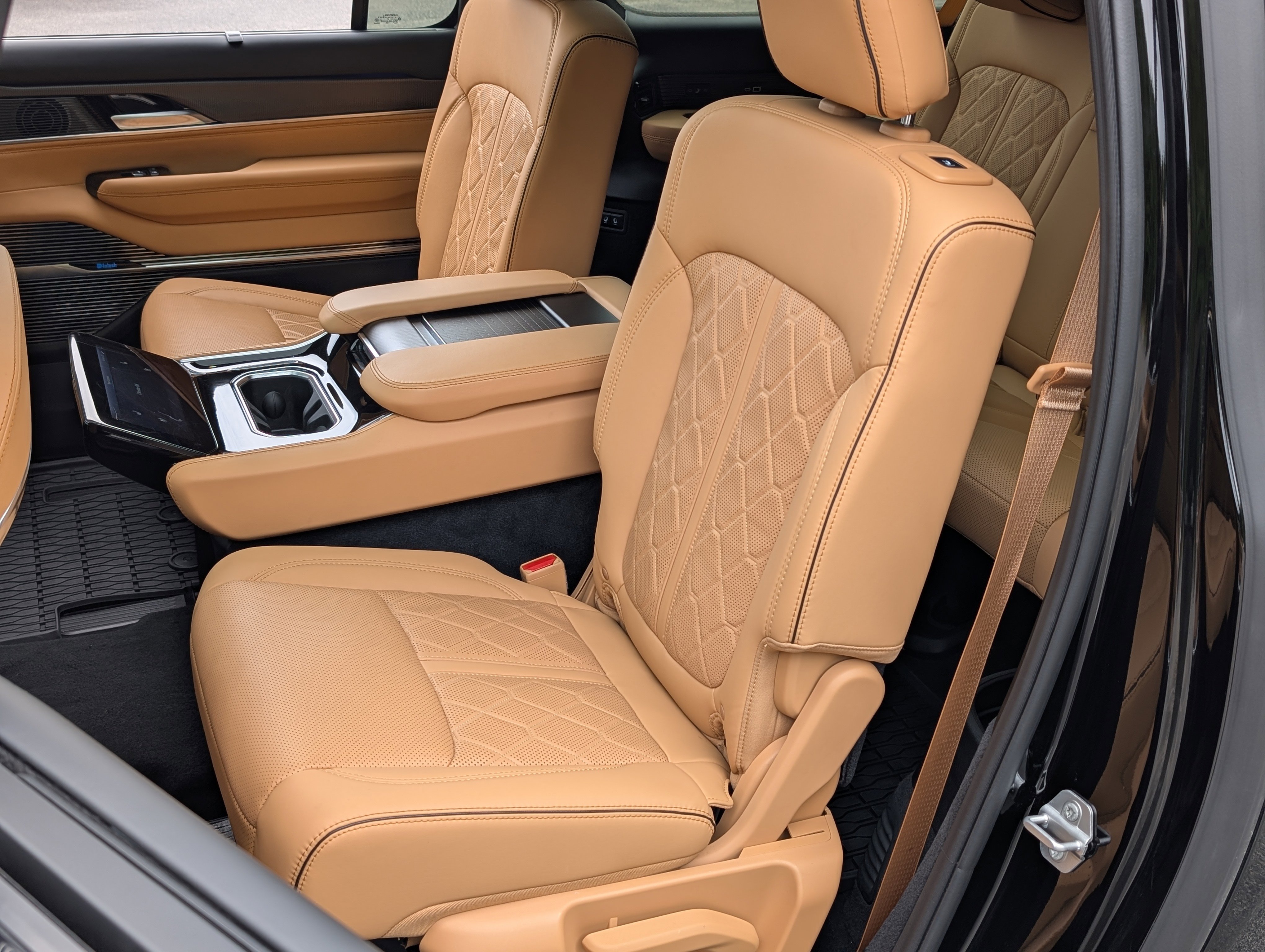 Used 2025 Jeep Grand Wagoneer L Series III w/ Quick Order Packagew 28T AWD/4WD image 19
