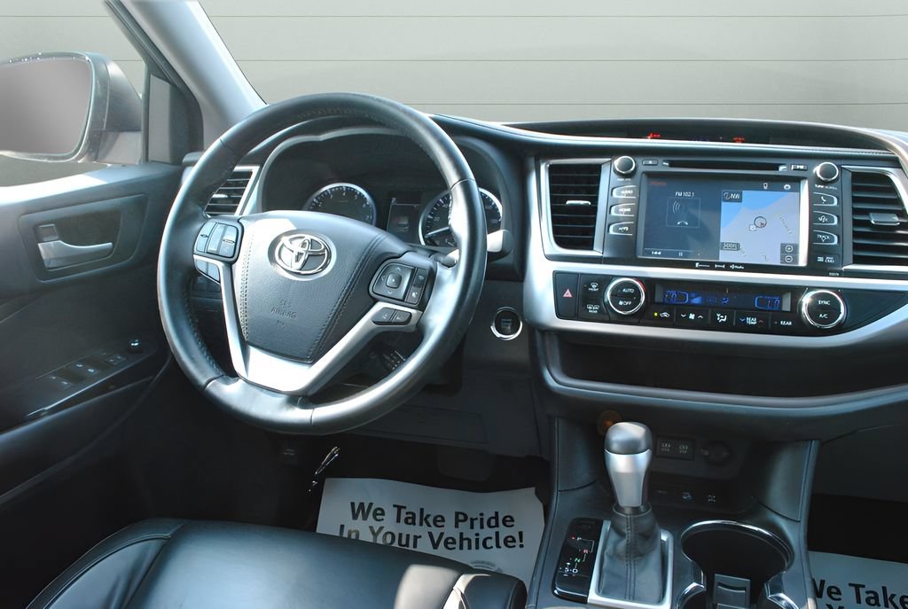 Used 2017 Toyota Highlander XLE AWD/4WD image 12