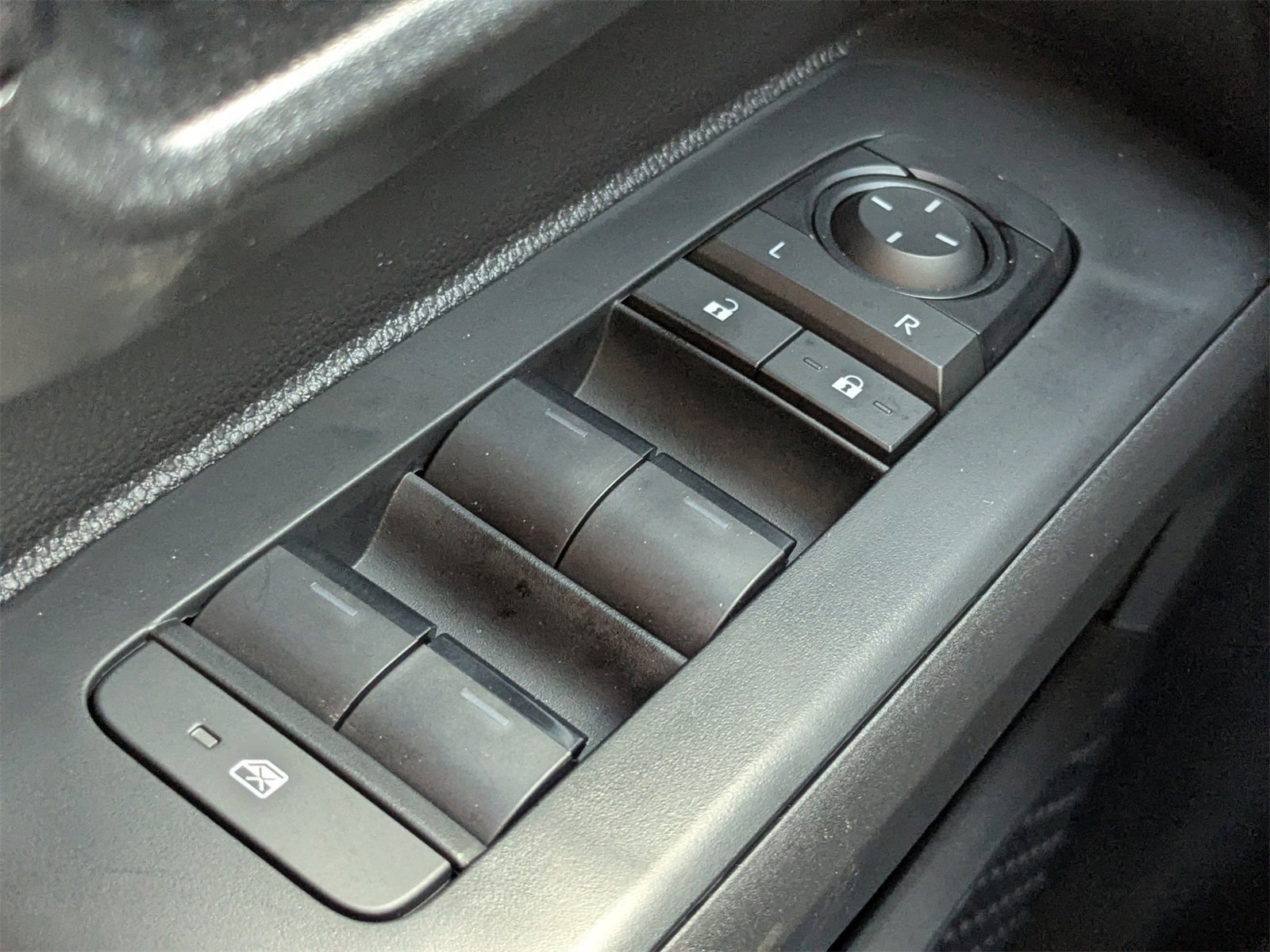 Used 2025 Toyota Tacoma SR image 25