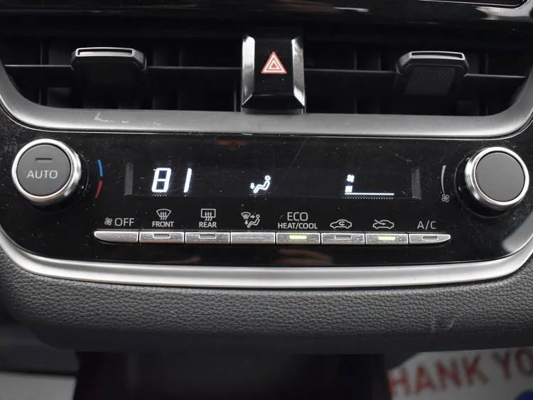 Used 2025 Toyota Corolla LE image 31