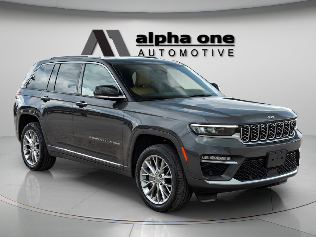 Used 2023 Jeep Grand Cherokee Summit w/ Luxury Tech Group V RWD image 3